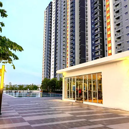 Alanis Residence Sepang Klia Kota Warisan Exterior photo